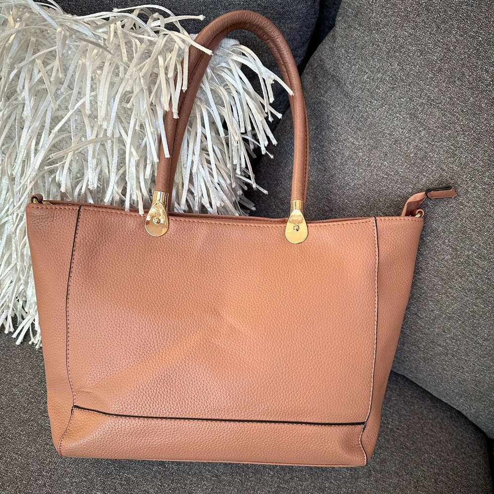 Elegant Tan Leather Tote Bag